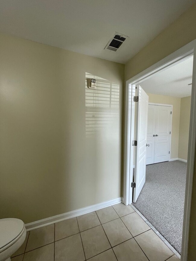 Building Photo - 15-1512 Dukes