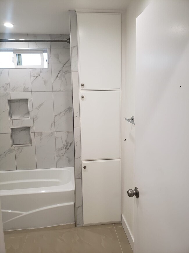 Building Photo - 4326 W 163rd St