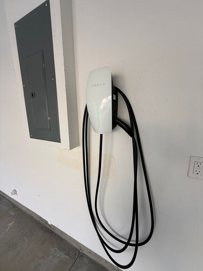 Building Photo - LAKE VIEW