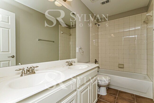 Building Photo - Gorgeous 4BR contemporary Home!