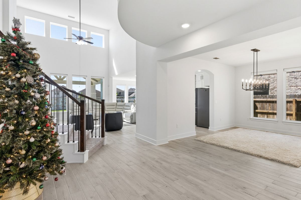Building Photo - 396 Hollister Dr