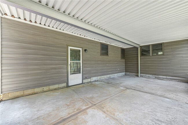 Building Photo - 1414 S W Ave