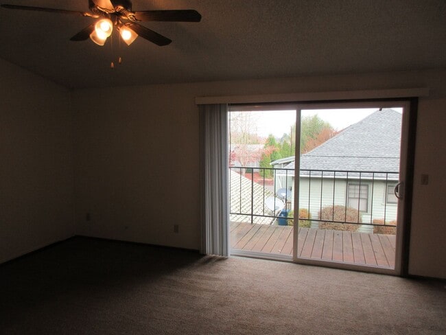 Building Photo - Two Bedroom Apartment Close to Downtown