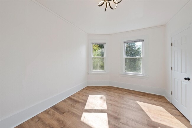 Building Photo - 2026 E Kenilworth Pl