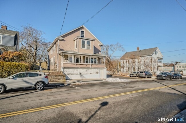 Building Photo - 113 Pequot Ave