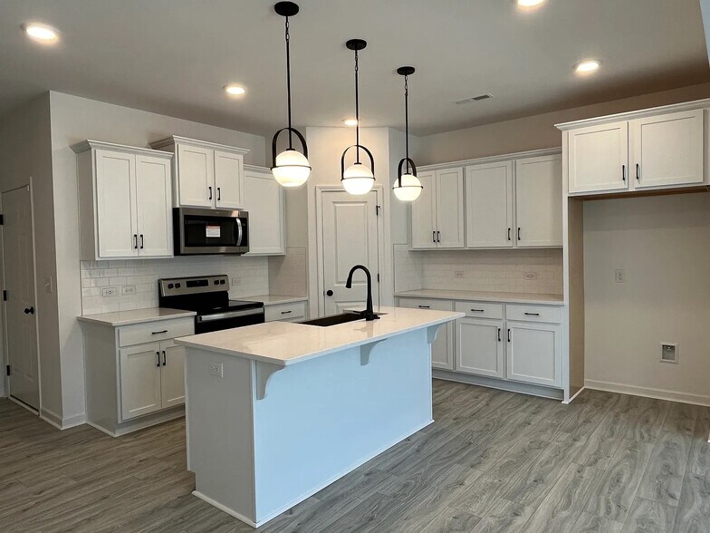 Building Photo - Room in Townhome on Pagebrook Ln