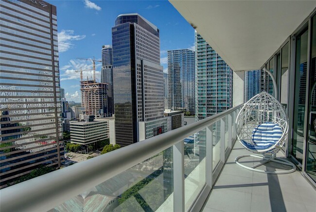 Building Photo - 495 Brickell Ave