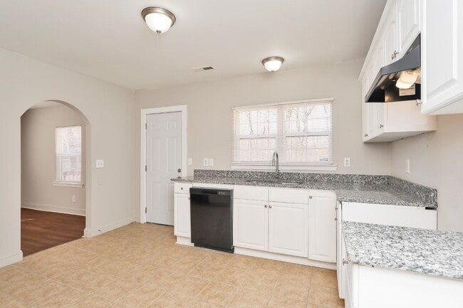 Building Photo - Beautifully Renovated 3BR/2BA home on King St!
