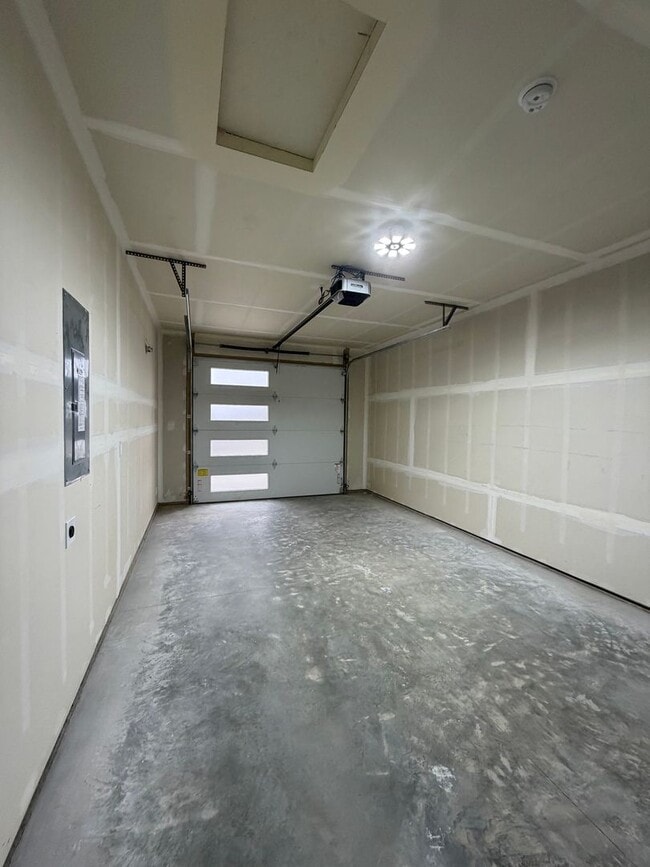 Building Photo - 2121 Carr Rd