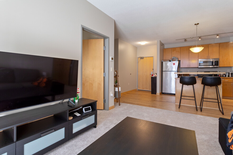 Kitchen/Living Room - 2600 University Ave SE