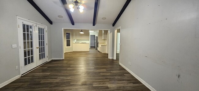 Building Photo - 211 Plantation Rd