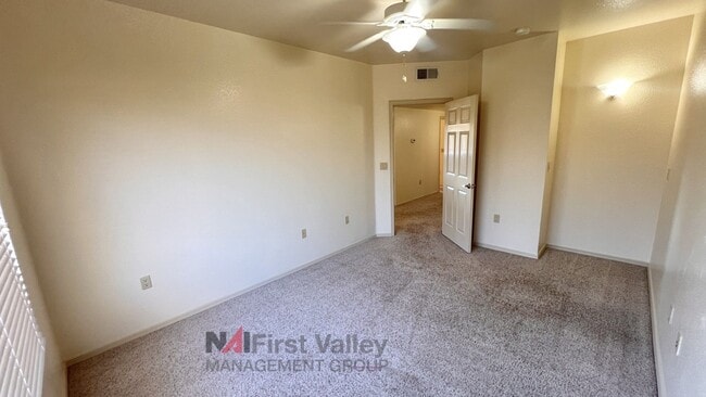 Building Photo - 3 Bedrooms, 2 Baths and a Single Car Garage