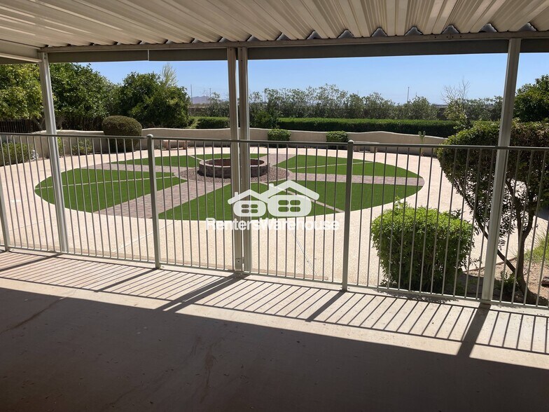 Building Photo - 29319 N 203rd Ave