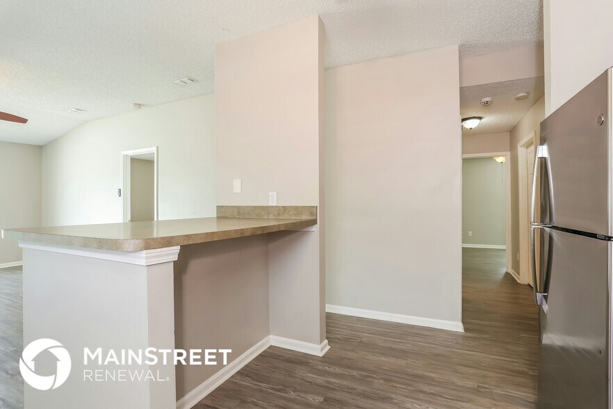 Building Photo - 7405 International Village Dr