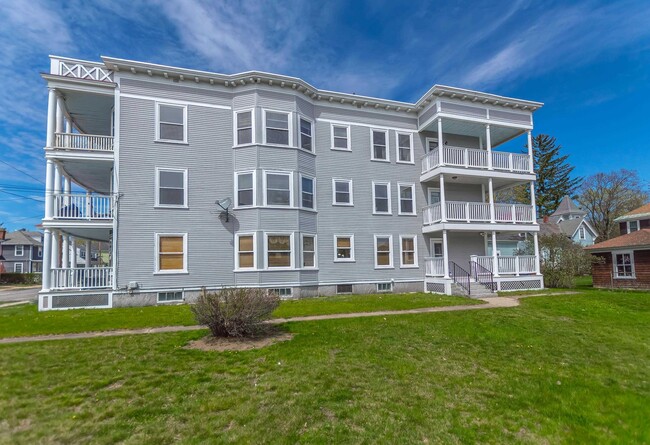 Building Photo - 105 Ray St