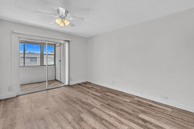 Building Photo - 365 Flanders Dr