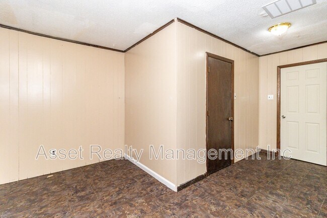 Building Photo - 1817 Sedgewick Dr