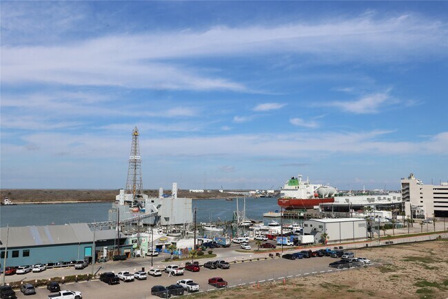 Building Photo - 1927 Harborside Dr