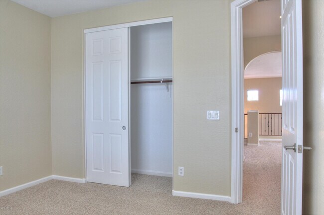 Building Photo - 2413 E Park View Ln