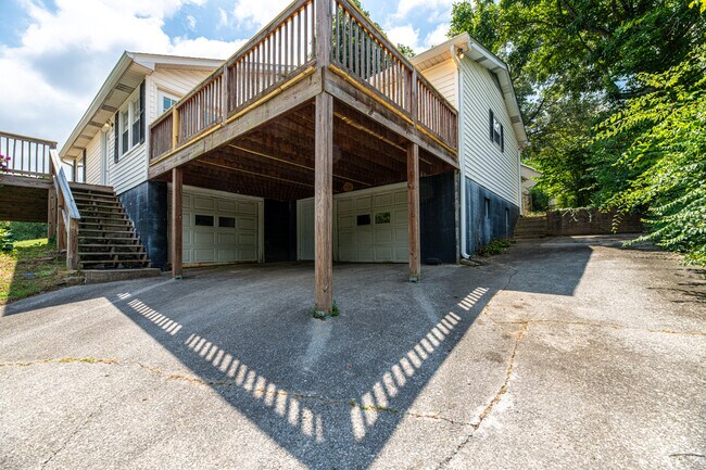 Building Photo - 1314 Goldleaf St