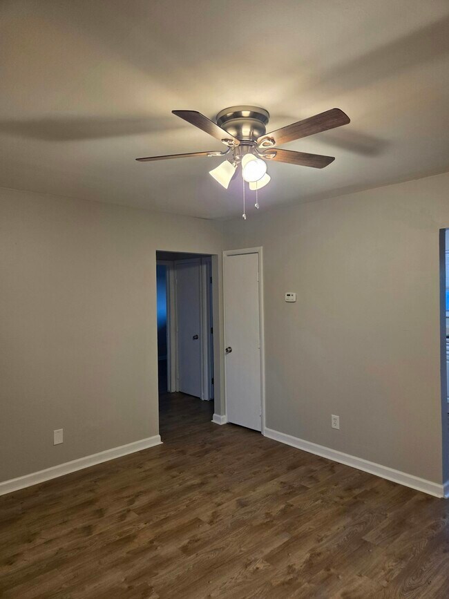 Building Photo - 10682 E Holly Rd