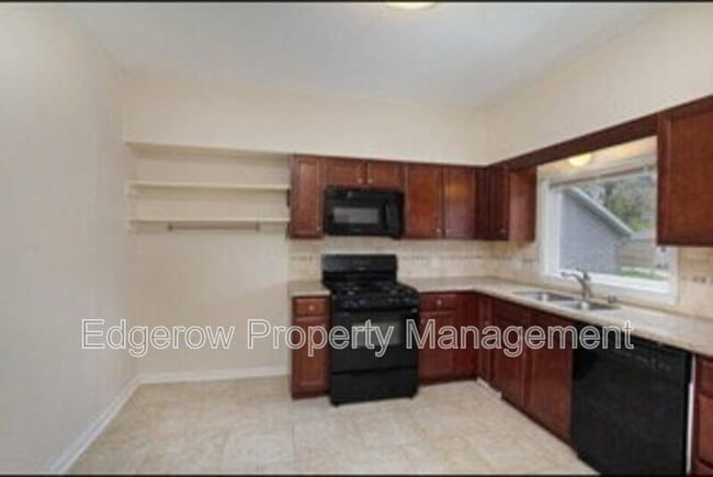 Building Photo - 352 Holmdene Blvd NE