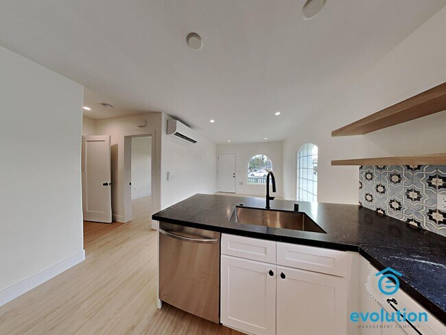 Building Photo - 3831-3835 3rd Avenue - 3835 3rd Ave Apt 1