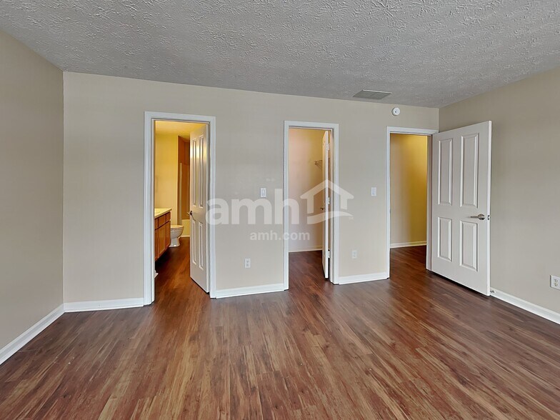 Building Photo - 6002 Candlewick Dr