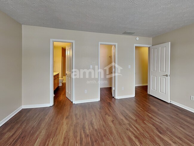 Building Photo - 6002 Candlewick Dr