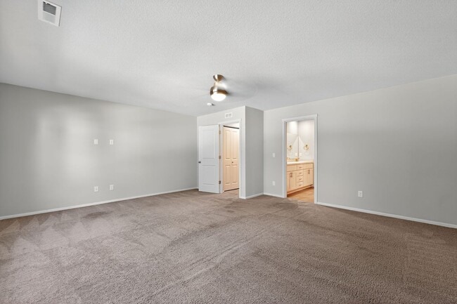 Building Photo - $500 gift card with lease signed by 10/1/25