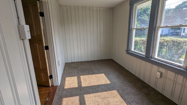 Building Photo - 1371 Stark Ave SW