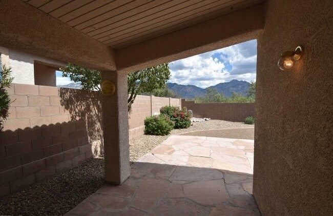 Building Photo - 3 Bedroom, 2 Bathroom Home with Amazing Views