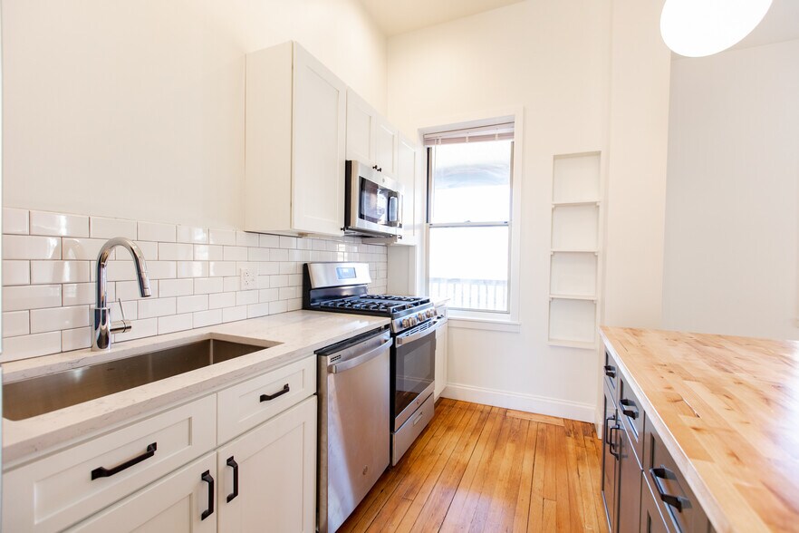 Building Photo - 226 45th St