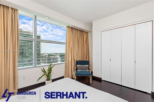Building Photo - 1395 Brickell Ave