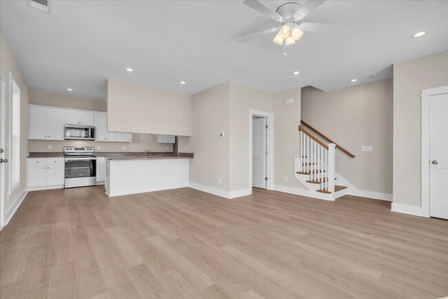 Building Photo - 195 Romney St