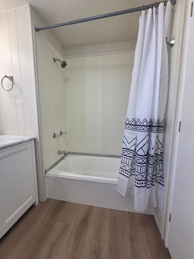 Building Photo - Fully Remodeled 2 bed/2 bath on 2 lots and Huge detached Garage!