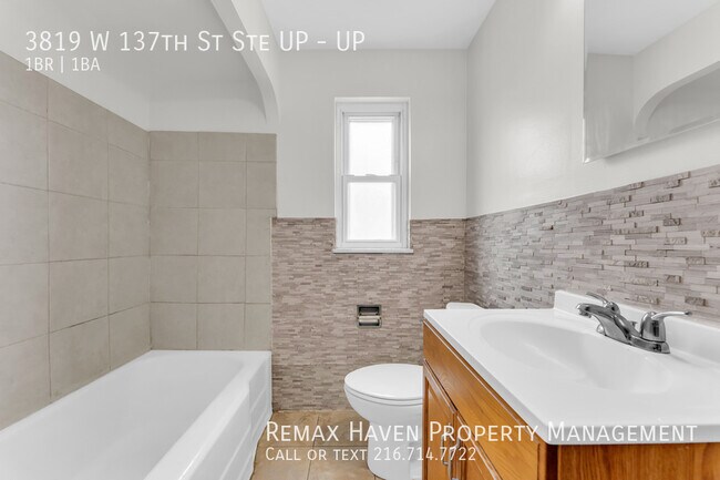 Building Photo - 3819 W 137th St
