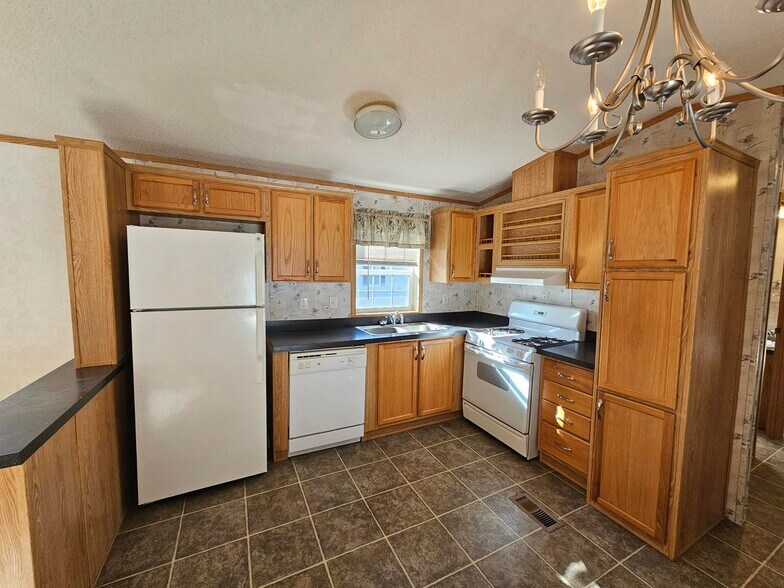 Primary Photo - 45 Sunnyfield Dr