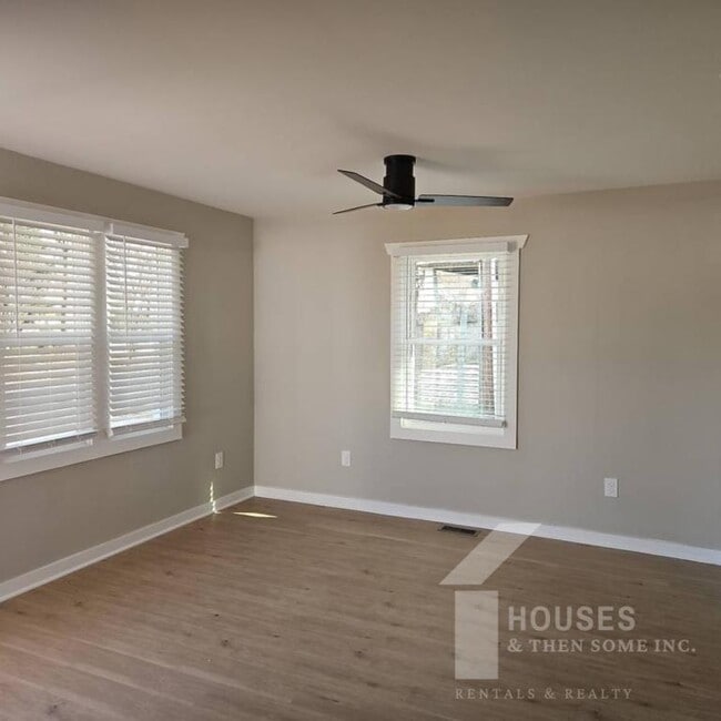 Building Photo - 511 Hampton Ave