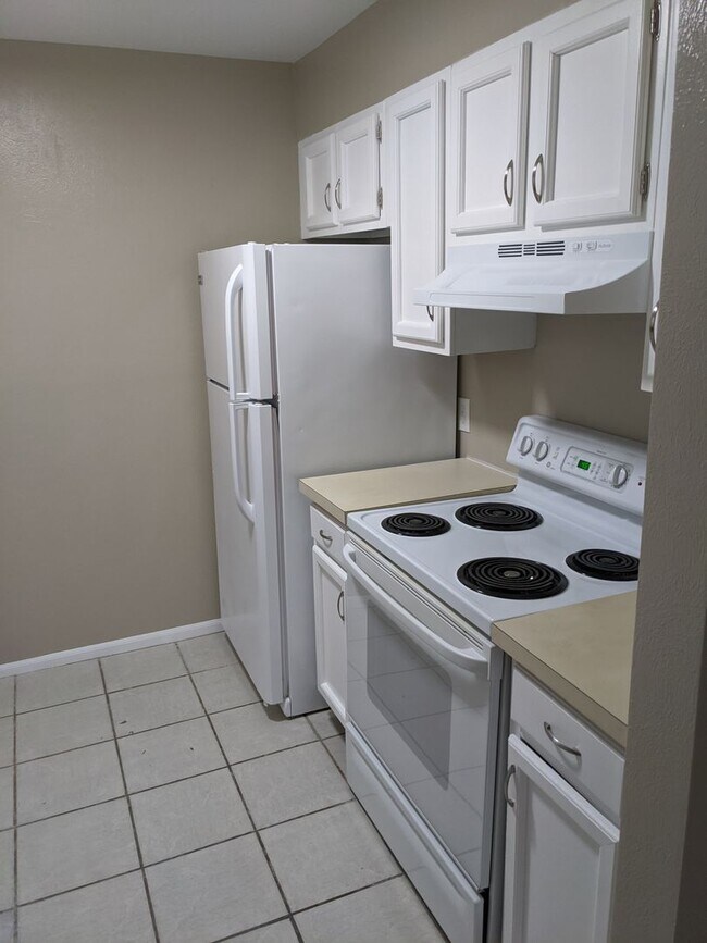 Building Photo - Mountain View 2 Bed 2 Bath 2 Balconies Top Floor Condo-Tons of Amenities