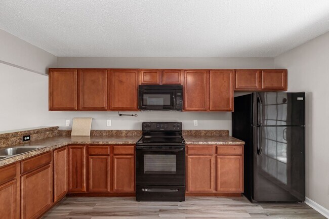 Building Photo - Charming 2-Bedroom 2.5-Bathroom Townhouse with Fenced Yard