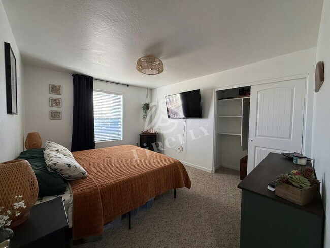 Building Photo - 844 Tori Cir