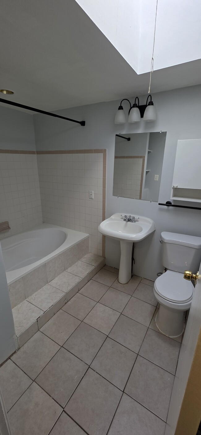 Building Photo - 1826 E Lafayette Ave