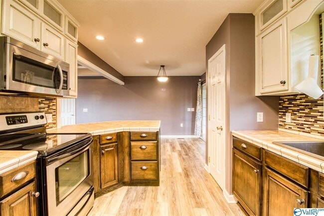 Building Photo - 328 Land Cir