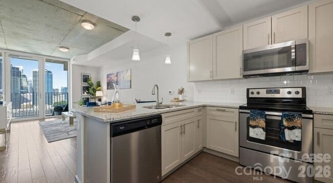 Building Photo - 640 N Church St