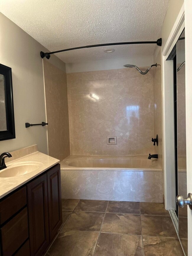 Building Photo - 404 Adam St NW