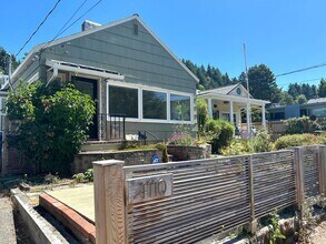 Building Photo - Charming 3BD, 1BA Beach House Near Alki