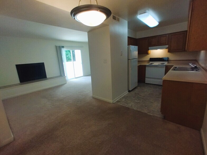 Building Photo - 600 Reusens Rd