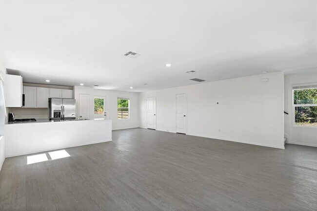 Building Photo - 331 Bugbee