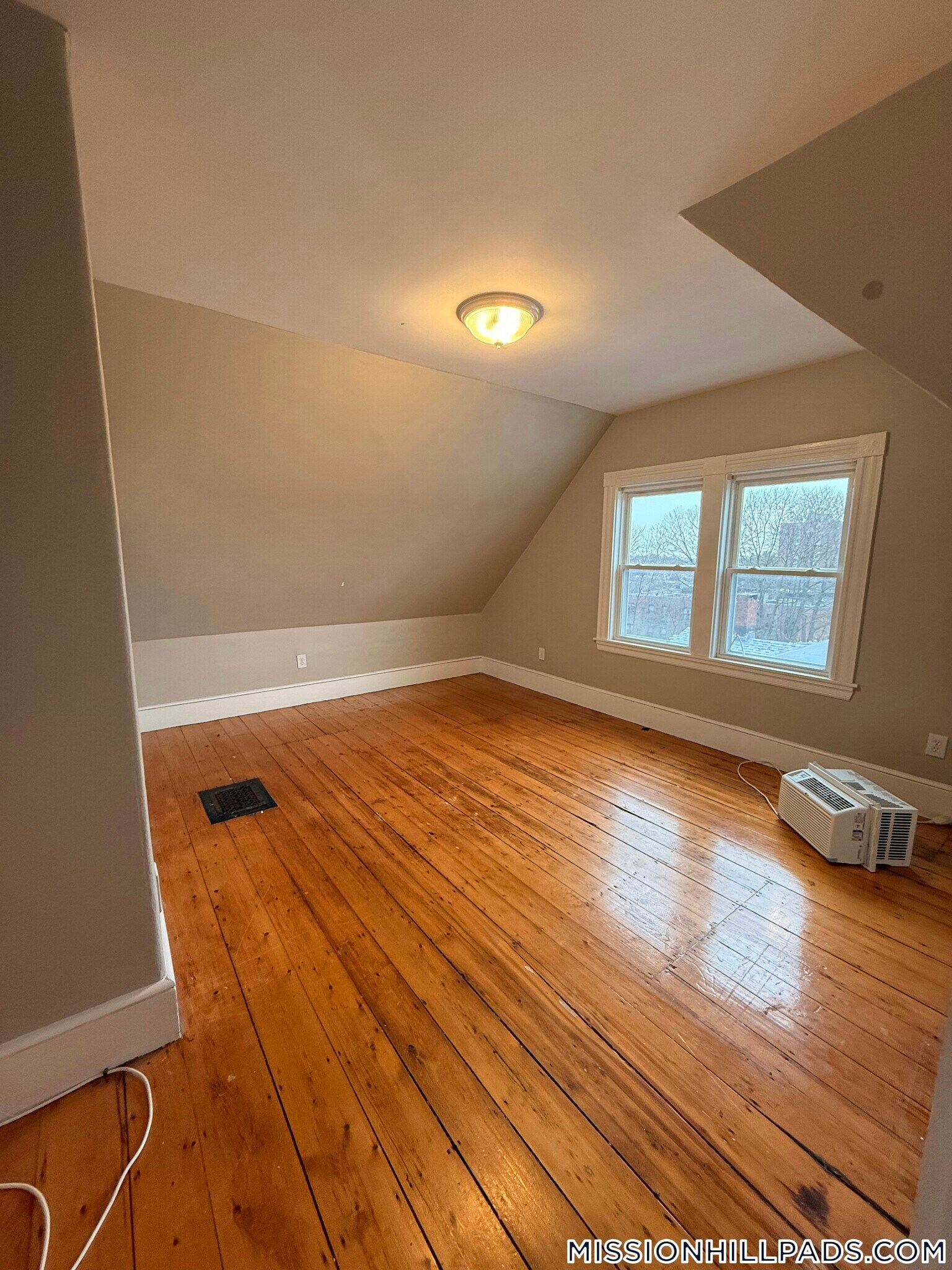 Building Photo - 75 Munroe St